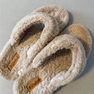 OluKai Women's Slippers in Cream